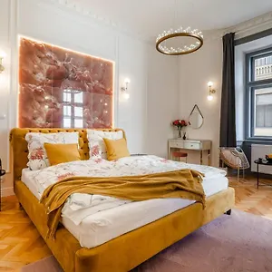 Emperor Castle View Apartment Prag